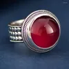 حلقات الكتلة S925 Silver Simple Art Edition Round Egg Face Red Corundum Design Alegant and Style Ring