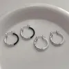 Hoop örhängen mode oregelbunden metallisk vit svart rund cirkel för kvinnor personlighet smycken grossist