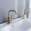 Fırçalanmış altın banyo havzası musluk soğuk ve sıcak lavabo mikser lavabo musluk tek saplı güverte monte banyo musluk