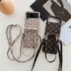 Luxus-Telefonhülle Samsung Z Clamshell 4 3 2 Minimalist Zflip 3 Retro Carbon Faser Stilvolle faltbare Leder-Caseanti-Drop Straddle Lanyard Hüfte Handy Hülle