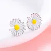 Charm Blommaörhängen, Sterling Silver Fashion Jewelry, Korean Nisch Temperament, Women's Cresatile and High-End Feeling, Small Daisy örhängen