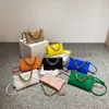 Bolsas de ombro tecem design pequenas bolsas de crossbody de aba de couro PU para mulheres 2023 Verão Luxo Moda de cor sólida marca de ombro de ombro