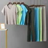 Kvinnors tvåbitar byxor Summer 2 T-shirts Set Womem Sticked Pleated Short Sleeve Pullover Outfits Elegant Wide Leg Capris Sports Suits