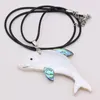 Colliers pendants Collier de coquille blanche naturelle Fashion Dolphin Forme avec corde en cuir Bijoux de charme animal pour les femmes Lover Gift