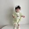 衣料品セット2023夏の赤ちゃんの格子縞の服セット綿幼い男の子半袖ラペルトップショーツ2pcsスーツかわいい幼児の女の子の服