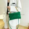 Bolsas de ombro tecem design pequenas bolsas de crossbody de aba de couro PU para mulheres 2023 Verão Luxo Moda de cor sólida marca de ombro de ombro