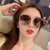 23 Óculos de sol resistentes à Women Ins resistentes a UV Celebridade da Internet Mesma versão coreana 8063 Slimming Face