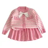 Vêtements Ensemble en deux pièces bouton de poulet Houndstooth Front rose pour les petites filles Bébé filles tombent les tenues à manches longues en tricot à manches tricotées à manches tricotées