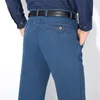 Jeans pour hommes Hommes décontractés quatre saisons cooton mince carogo pantalon d'âge moyen Business Slim droit hauteur plus taille plus taille 40 230812