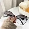 Fashion Sunglasses Frames Designer 2023p Home's New for Women's Two Tone Gradient Color grand cadre Plain Face Grandes lunettes de soleil, Whvq à la mode