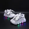 Sneakers Kids Fashion Led Light Schuhe Buchstabe Gurtband atmungsablöschte 16 Jahre alte leuchtende lässige Sportarten 230812