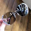 Neue Sonnenbrille Diamond Randless Trimming Sonnenbrille mit anti -ultraviolettem Netzrot