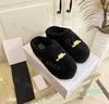 Sandalen Fellrutschen Triomphe Fellrutsche Hausschuhe Frauen Wolle rutschen Haut rutschern weich pelzige Sandalen Winterbuchstaben warm bequeme Fuzzy -Schearling -Slipper