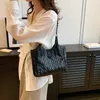 Shoulder Bags Small Group Tote Bag Women's Large Capacity New Fashion Internet Celebrity Shoulder Chain Commuting Bag