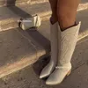 Сапоги Women Wesment Boots Conting High Fashion Упомянутая пальцами ковбоя Cowgirls Белые вышивные ботинки скользить на кусочках туфли на каблуке зима 230812