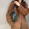 Sagni a tracolla mbti casual in stile coreano da donna sacca a tracolla moda sol solido pura da pendolare cerniera ad alta capacità quotidianamente bolso mujer 2023 Nuovi bagagli di Bagssylishdesignerbags