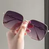 Nova versão da versão coreana Metal Box grande emagrecedas e homens e homens fotografia de rua Sun Shading Round Face Sunglasses para óculos de condução