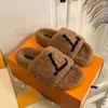 Louis Vuitton LV Fluffy Slippers 겨울 실내 모피 미끄럼틀 여자 오두막 부스스 슬리퍼 샌들 모직 플랫폼 호화 디자이너 노새 【code ：L】