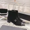 مصمم الخريف والشتاء الجلود أحذية كلاسيكية العلامة التجارية للسيدات الكاحل مع حذاء Zipper Boots Holiday Work Universal Black and White