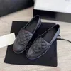 Högkvalitativ designer Turn Lock Diamond Quiltade loafers Round Toe Flats klackar Casual Shoes Luxury Fashion Threaded Velvet Moccasins Classics Platform Dress Shoes