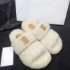 Luxury Sandale Celline célèbre Designer femme chaussure Fashion Teddy Bear Bear Slipy Slipper Winter Tazz Fur Slides Feather Sandale Triumph Fuzz Slide Mens House Wool Slippers