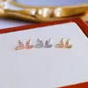 Pendientes de semental Yunli Real 18k Gold Diamond Heart Mini Simple Natural Pure Pure Au750 Regalos de joyería fina para mujeres Mejor calidad