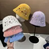 Basker lyxfärg Rhinestone Lamb Faux päls hink hatt kvinnor koreansk fritid mode bassäng lady vinter varm fiskare