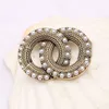 Simple Wind Desinger Jewelry Brooch Women Pearl Crystal Rhinestone Letter Brooches Suit Pin Fashion Jewelry Clothing Decoration Fashion