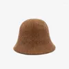 Bérets Automne et hiver Chapeaux de seau femelle Dome Matériau CHENILLE 56-58 cm Couleur solide Knit Simple Style Basin Cap YF0181