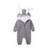 2023年の子供用服の秋と冬、新製品のウサギの耳とピットストリップベビーシャム服ベルベットロンパーズ