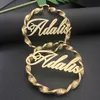 Hoop Huggie Custom Name Earrings Personlig typskylt Guld Rostfritt stål Twist Earring för Women Girls 230814