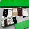 Designer Luxury Prad chaussettes Fashion Mens and Womens Casual Cotton Breathable 5 paires chaussettes avec boîte 08142