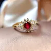 Cluster ringen mode chique kleine bloem rood kristal ruby ​​edelstenen diamanten voor vrouwen meisje 14k gouden kleur sieraden Bijoux ins accessoire