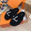 Sandaler Plush Cotton Slippers Designer Shoes Flip Flops Fashion Anti-Slip Female Slides Women Fluffy Faux Päls lyxmärke Varma inomhus