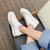 2022 Canvasskor Spring och sommar Ny lös tårta Bottom Casual Style Thin Sports Round Toe Tjock Fashion Outer Wear Small White Shoe OO1