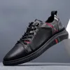 Scarpe eleganti vere in pelle casual sneaker sneaker per scarpe da passeggiate esterno uomo comodo calzature per maschio traspirante a quadri 230812