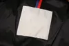 Monclairer Sleeve Stripe Rivet Mens Down Jacket Bröst Flocking Badge Puffer Jacket Winter Hooded Warm Pock Size 11-5278K