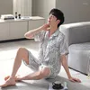 Vêtements de sommeil pour hommes à imprimé à rayures blanches ensembles pyjamas pyjamas doux satin confortable et short