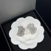 Luxury Stud B Womens örhängen Mens B örhängen med vertikala linjer smycken formella kvinnor lyser diamanthänge studs båge öronringar bröllop partys