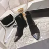 Designer outono e inverno botas de couro clássica marca feminina botas de tornozelo com botas com zíper trabalho de férias universal cor preta e branca