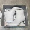 Chaussures et bottes de créateur de mode pour femmes Fashion Poirée de vache à vache élastique Ball High Heels Show Robe Dress Shoes Taille 35-40