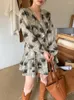 Sıradan Elbiseler Kadınlar Sonbahar Fırlatılmış Yakalı Kısa Elbise Halo Boyama-Rose Elastik Yüksek Bel Flare Full Sleep Fransız Stil