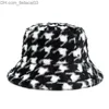 Chapéus de aba larga Chapéus de balde Novo Buckethats de inverno Pursão de peles fofas chapéu de panamá da moda e acolhedor chapéu de pescador letra arco -íris impressão de leopardo z23814