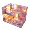 Accessoires de maison de poupée diy house de poupée en bois bloc miniature chaude romantique maison de maison de maison kit toys enfants anniversaire de Noël kawaii cadeaux 230812