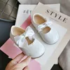 Sneakers Baby Girls schoenen Patent Leather Princes Big Bow Mary Janes feest voor kinderjurk Shoe Herfst Spring Kind 230814