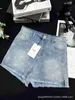Kvinnors jeans designer ce familj 23 sommar ny rå kant denim shorts med över hela tryckta brev för snygga smala och mångsidiga passform avfm