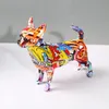 Objetos decorativos Figuras criativas pintadas de graffiti simples colorido chihuahua cão estátua decorações de estátua em casa armário de vinho decoração de decoração de decoração artesanato 230812