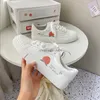 Chaussures d'entraînement en cuir véritable pour amoureux Printemps 2022 Nouvelle chaussure unique Chaussures pour femmes à fond plat Fond épais Petites baskets blanches Grand 44 oo1