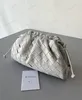 Äkta lädervävd molnpåse: Mini Large B Style V Knitting Clutch Metal Chain Crossbody Elegance Tote Designer Minimalist Less Is More Celeberity Luxury Italy