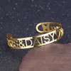 Bangle Hollow Name Bangles Персонализированное золоторезовое, адаптированное название дата ID Открытые браслеты для женщин из нержавеющей стали ювелирные изделия 230814